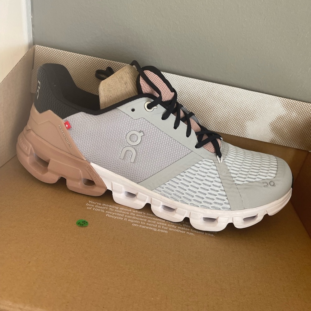 Women's On Cloudflyer Running Shoes size 9